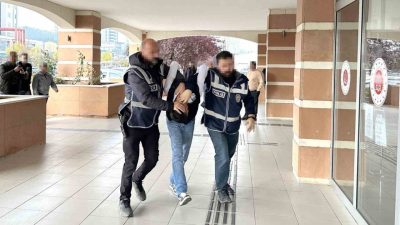 Kastamonu’da tüfekle rastgele ateş açarak 5 kişiyi yaralayan şüpheli tutuklandı.