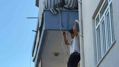 Antalya’nın Serik ilçesinde cinnet getiren bir ev sahibi, oturduğu 3