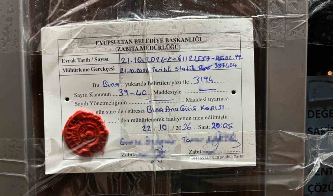 İstanbul Eyüpsultan’da 5 katlı binanın kolonlarından ses gelmesi üzerine vatandaşlar