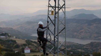 Fırat EDAŞ, Elazığ’da elektrik dağıtım altyapısını güçlendirmek için son beş