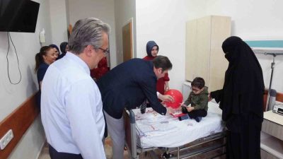 Fırat Üniversitesi Hastanesi yönetimi, 29 Ekim Cumhuriyet Bayramı dolayısıyla hastanede