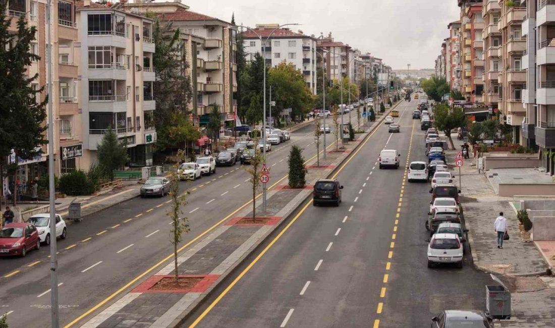 Gaziantep Büyükşehir Belediyesi, kentin en yoğun ulaşım akslarından Üniversite Bulvarı