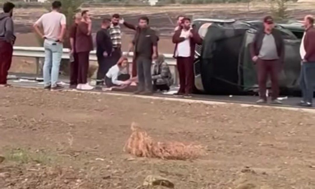 Gaziantep’in İslahiye ilçesinde kontrolden çıkan aracın karşı şeride uçtuğu kazada