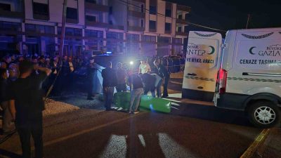 Gaziantep’in Yavuzeli ilçesinde yolun karşısına geçmek isterken otomobilin çarptığı yaşlı