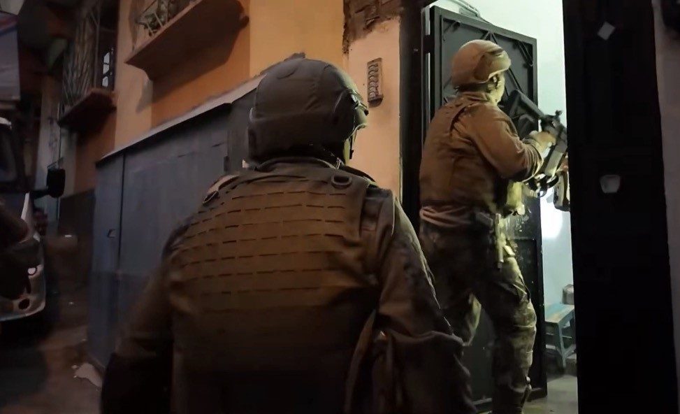 Gaziantep’te nitelikli yağma suçuna yönelik düzenlenen şafak operasyonunda 8 şüpheli