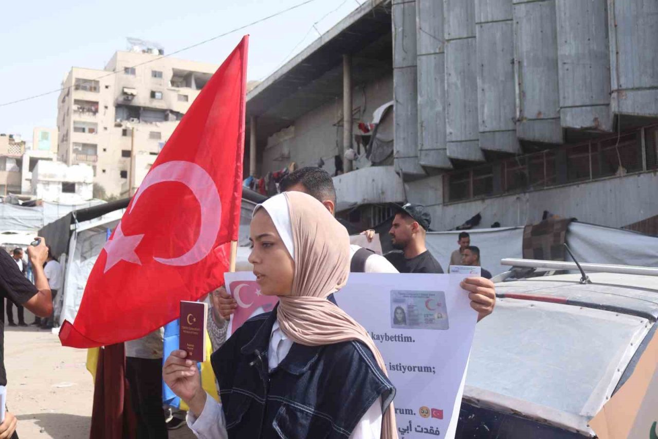 Gazze Şeridi’ndeki Türk vatandaşları, İsrail saldırılarının ardından seyahatlere getirilen kısıtlamalar