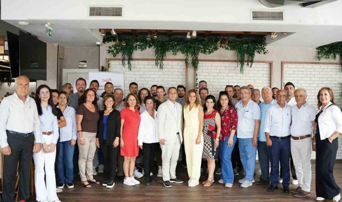 İzmir ve Manisa’da gerçekleştirdiği “Enerjimiz Muhtarlarımızla” buluşmalarında muhtarlarla bir araya