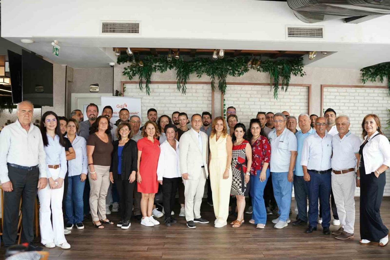 İzmir ve Manisa’da gerçekleştirdiği “Enerjimiz Muhtarlarımızla” buluşmalarında muhtarlarla bir araya