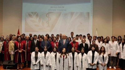 Düzce Üniversitesi Eczacılık Fakültesi tarafından düzenlenen Beyaz Önlük Giyme Töreni’nde