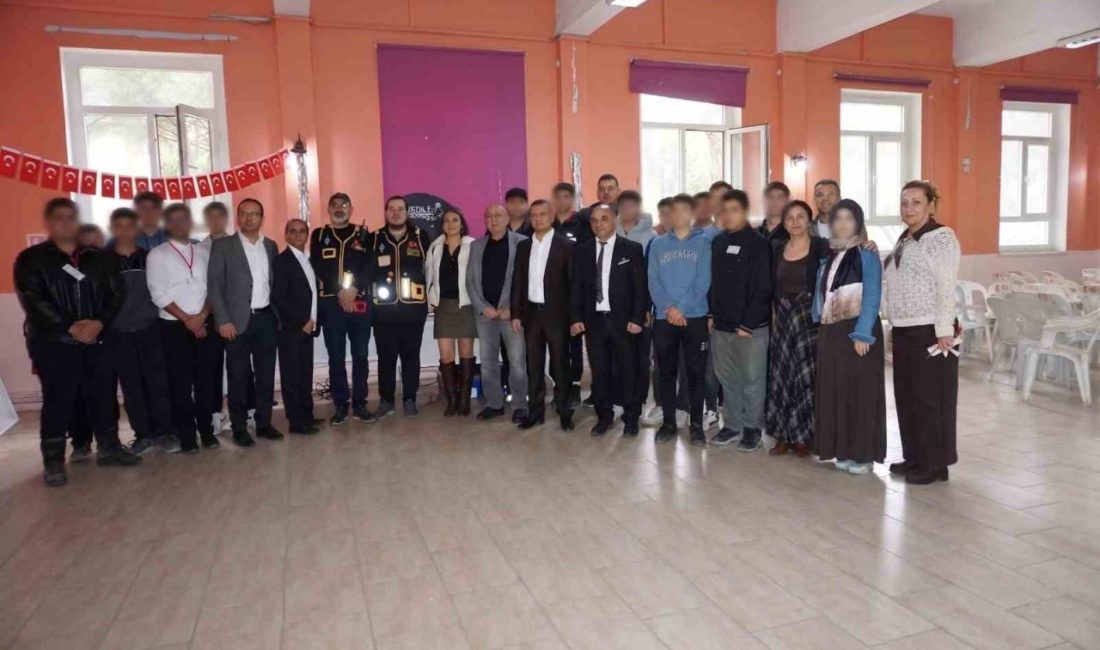 İzmir’in Bergama ilçesinde, öğrencileri teknolojinin esiri olan pasif birer tüketici