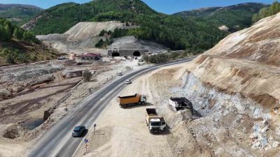 Sivas’ta Bayburt Grup tarafından yapımı üstlenilen Geminbeli Tüneli, aradan geçen