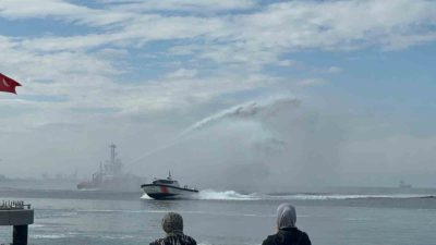 Bursa’nın Gemlik ilçesinde 29 Ekim Cumhuriyet Bayramı kutlamaları kapsamında, çelenk
