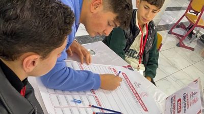 Bayburt’ta düzenlenen GençTek Öğrenci Forumu’nda öğrenciler, farklı tematik masalarda bir