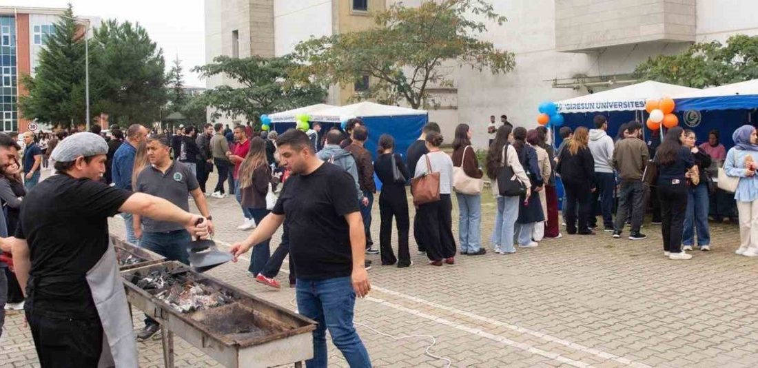 Giresun Üniversitesinde geleneksel olarak düzenlenen Balık Şenliği, yaklaşık 1 ton