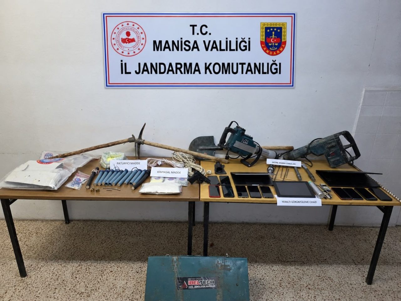 Manisa’nın Gördes ilçesinde define aramak amacıyla patlayıcı madde ve iş