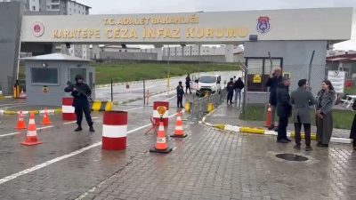 Görevinden uzaklaştırılan Üsküdar Belediye Başkanı Sinem Dedetaş, belediyedeki yapı ruhsatı