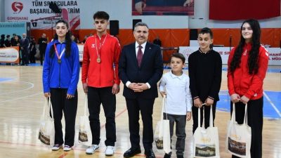 Gümüşhane’de 29 Ekim Cumhuriyet Bayramı, düzenlenen tören ve etkinliklerle kutlandı.