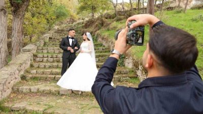 Yüzlerce kilisesi, kayadan oyma evleri, vadileri ve yeraltı şehirleriyle birçok