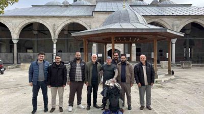 Almanya’nın başkenti Berlin’den hac için yürüyerek yola çıkan ve Müslüman