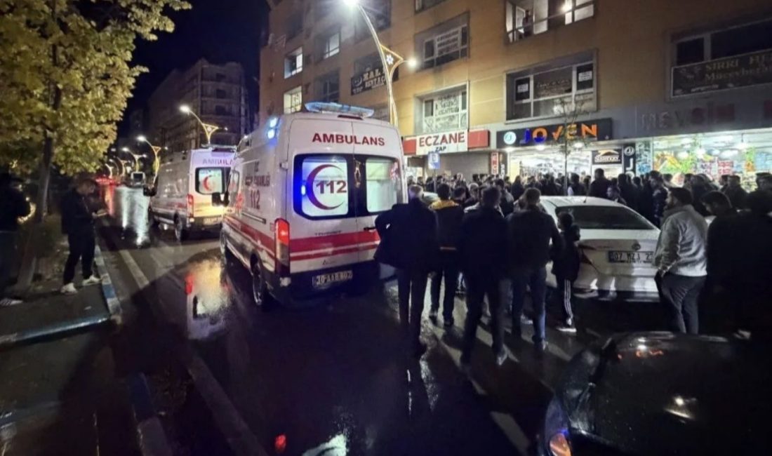 Hakkari’nin Yüksekova ilçesinde çıkan silahlı kavgada 3 kişi yaralandı. Alınan