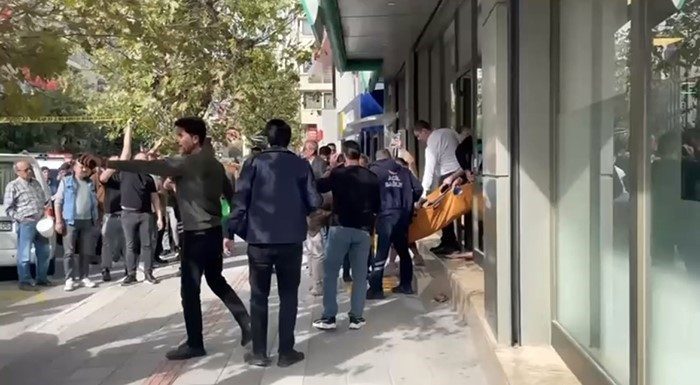 Bursa’nın Gemlik ilçesinde telefon mağazasında çalışan 4 aylık hamile kadının