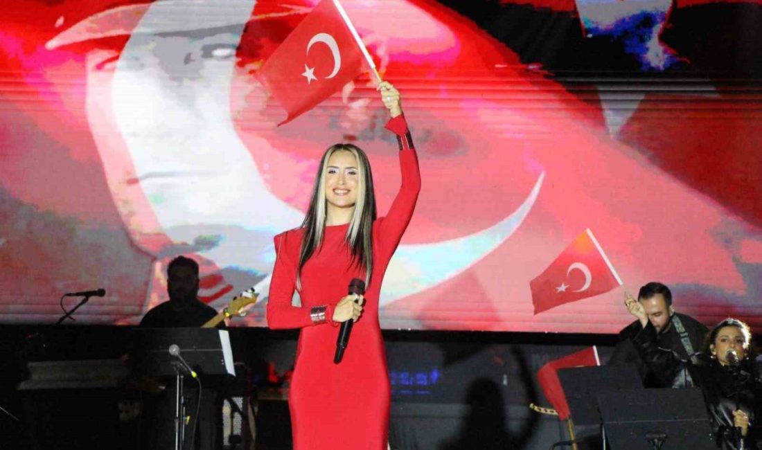 Türk pop müziğinin sevilen ismi Hande Ünsal Amasya’da konser verdi.