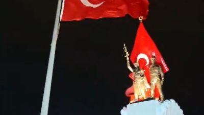 Hatay’da etkili olan kuvvetli yağış ve fırtına nedeniyle kent genelindeki