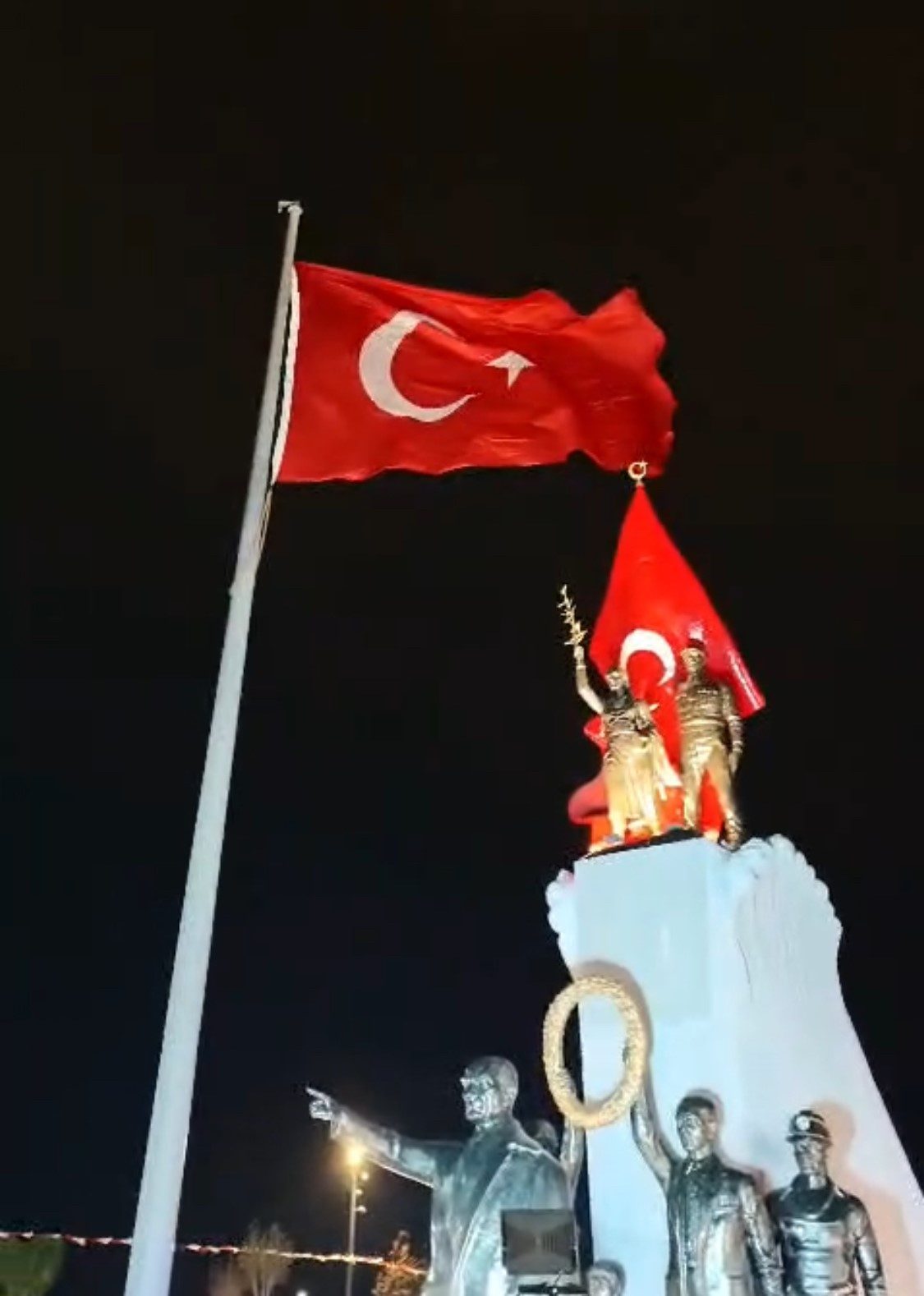 Hatay’da etkili olan kuvvetli yağış ve fırtına nedeniyle kent genelindeki