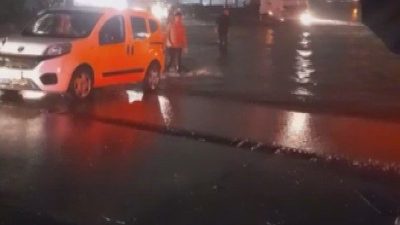 Hatay’ın Dörtyol ve Payas ilçelerinde etkili olan sağanak yağışla birlikte