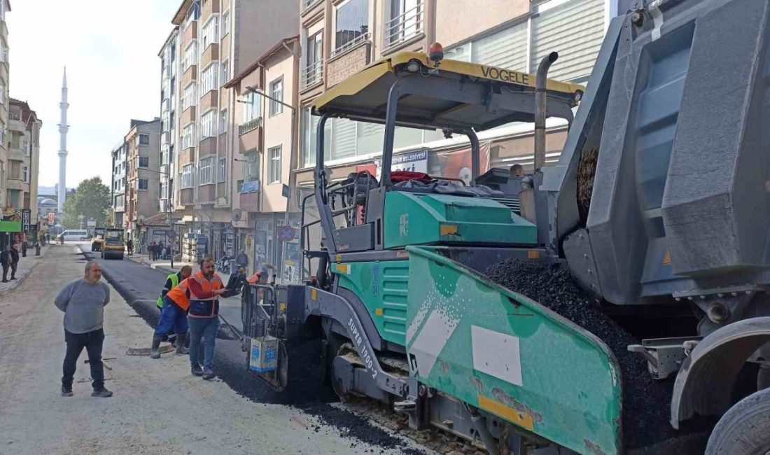 Samsun’un Havza ilçesinde, Büyükşehir Belediyesi tarafından yürütülen yol yenileme çalışmaları