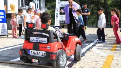 Hatay Büyükşehir Belediyesi (HBB), “Bir Bilgi Bin Çocuk” projesi kapsamında