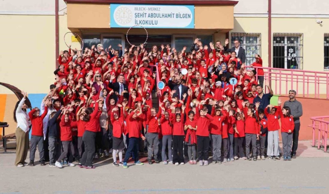 Bilecik’te Şehit Abdülhamit Bilgen İlkokulu’nda öğrenciler geleneksel çocuk oyunlarıyla eğlendi.