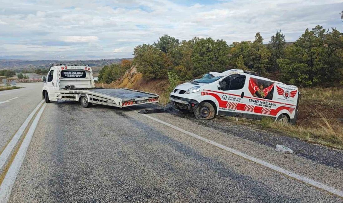 Isparta’nın Yalvaç ilçesinde özel cenaze nakil aracının şarampole devrilmesi sonucu