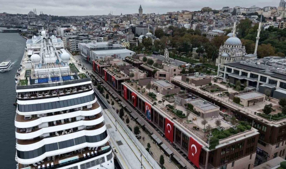 İstanbul’da 29 Ekim Cumhuriyet Bayramı öncesinde İstiklal Caddesi baştan sona