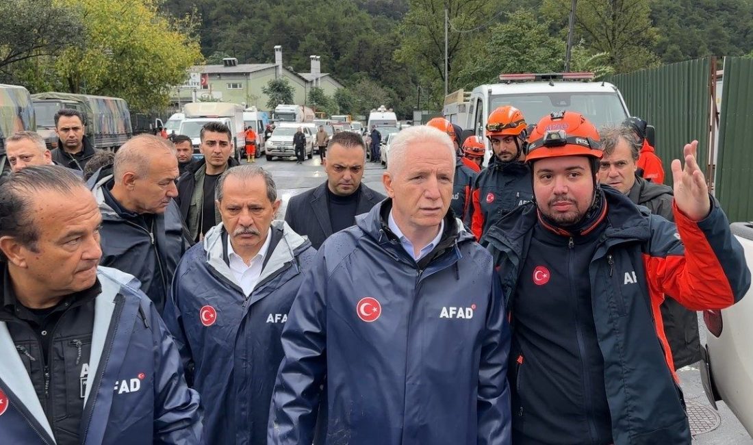 Yağış nedeniyle hayatın olumsuz etkilendiği Ayazağa’da incelemelerde bulunan İstanbul Valisi