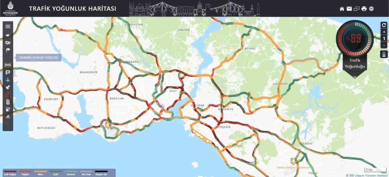 İstanbul’da sağanak yağış nedeniyle trafik durma noktasına geldi. İstanbul Büyükşehir