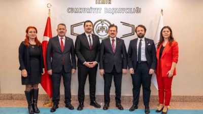 İzmir Barosu Başkanlığına seçilen Av. Serhat Sökmen ve yeni yönetim