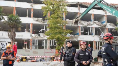 İzmir’de Kemalpaşa merkezli 6.7 büyüklüğündeki deprem senaryosuna dayanan geniş katılımlı