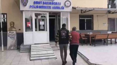 İzmir Emniyet Müdürlüğünün il genelinde 74 adrese düzenlediği eş zamanlı