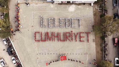 İzmir’in Buca ilçesinde bulunan Dirayet Süren İlkokulu, Cumhuriyetin kuruluşunun 103’üncü