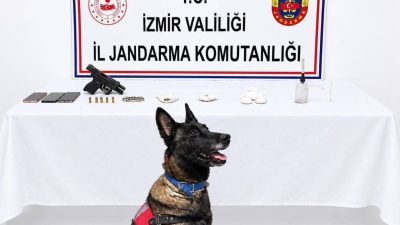 İzmir’in Urla ilçesinde jandarmanın düzenlediği uyuşturucu operasyonunda yakalanan 2 kişinin