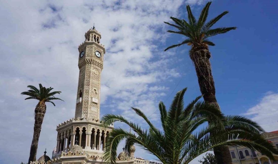 İzmir’in sembolü olan tarihi Saat Kulesi, 125 yıllık köklü geçmişiyle