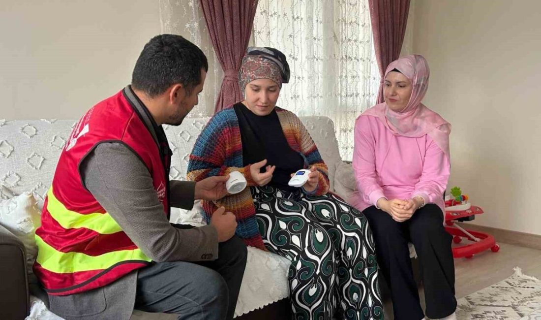 Kahramanmaraş Büyükşehir Belediyesi, işitme engelli anne ve babaların bebek bakımını
