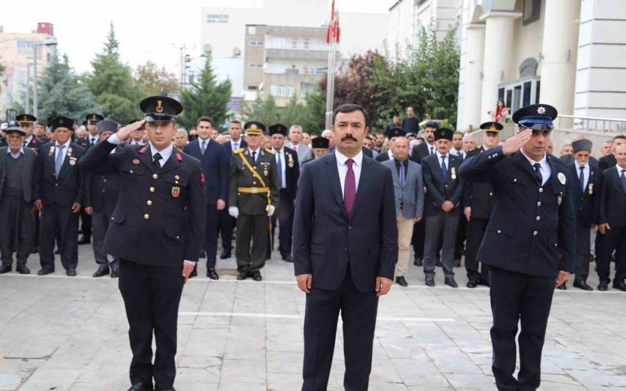 Adıyaman’ın Kahta ilçesinde, Cumhuriyet’in ilanının 103. yıl dönümü dolayısıyla düzenlenen