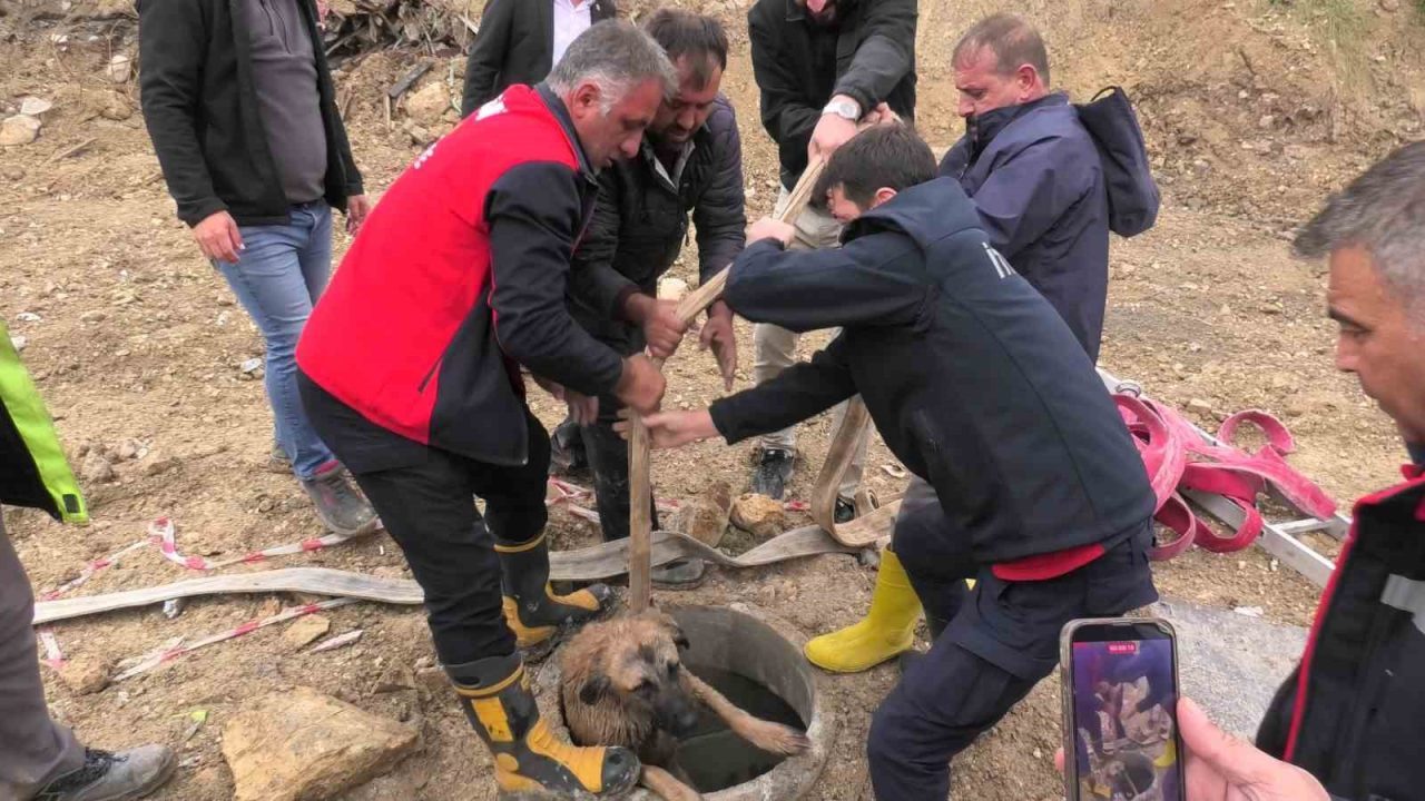 Adıyaman’ın Besni ilçesinde yapımı devam eden kent meydanı alanındaki kanalizasyon