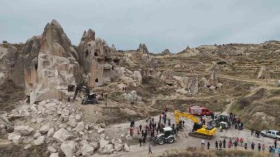 Nevşehir’in Göreme beldesinde çöken peribacası havadan görüntülendi. Edinilen bilgiye göre,