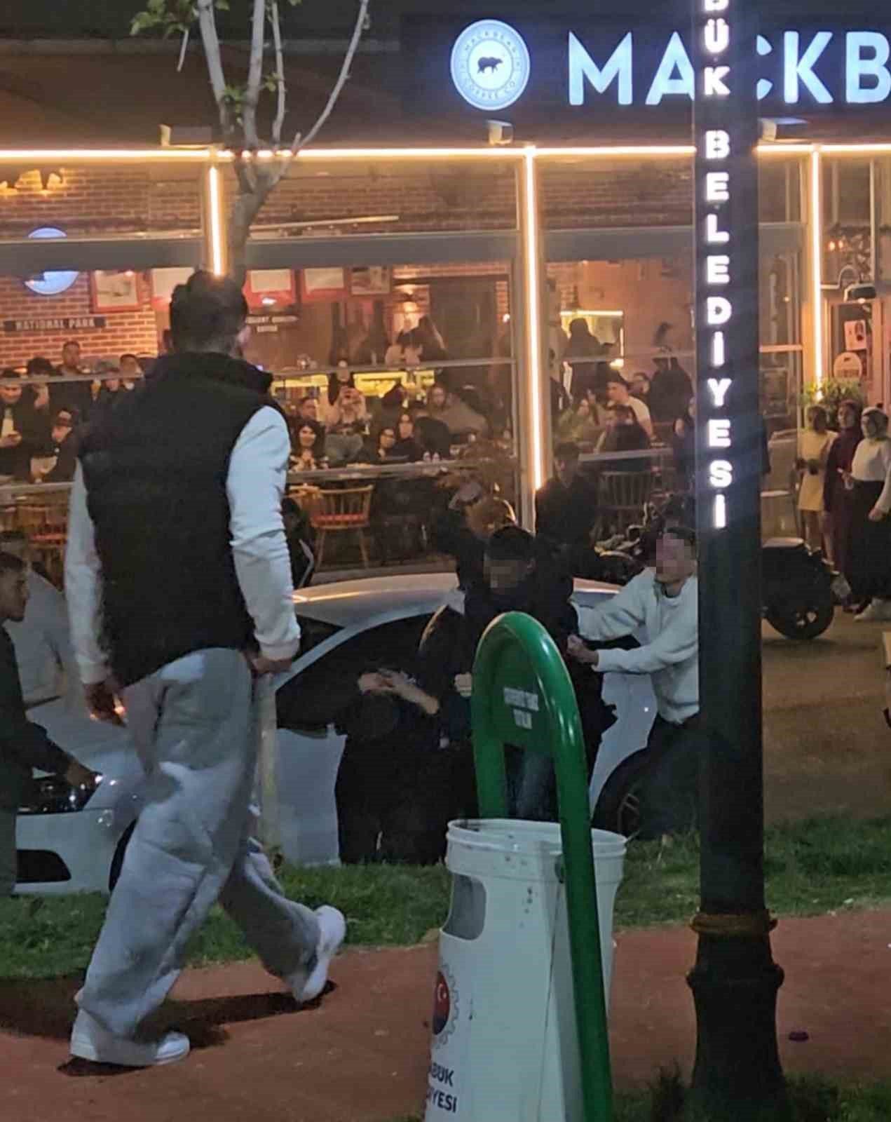 Karabük’te iki grup arasında çıkan tekmeli yumruklu kavgada 1 kişi