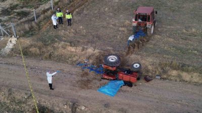 Karaman’da kullandığı traktörün devrilmesi sonucu altında kalan 55 yaşındaki sürücü