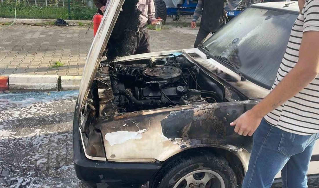 Karaman’da seyir halindeyken motor kısmından alev alan otomobilde maddi hasar