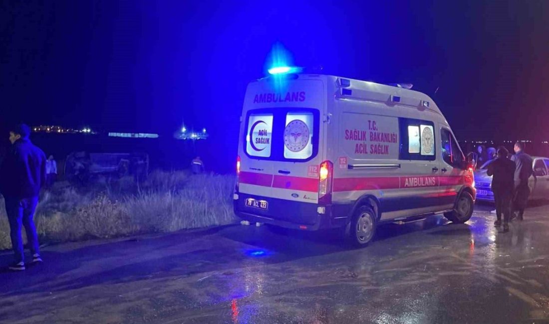 Karaman’da yağmur nedeniyle kayganlaşan yolda kontrolden çıkan hafif ticari araç,